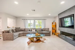 Lush Paradise: Heated Pool, Near Beach, Sleeps 10 - Image 3