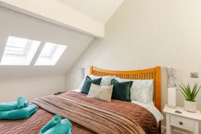 Bright, Modern Studio with parking and EV charger - Image 2