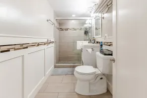 Charming/Cozy Chicago Bungalow Garden unit 1BR/1BA - Image 5