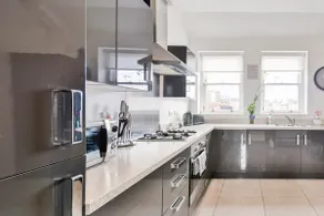 Luxury Seaview Gated Penthouse located near Edinburgh by Urban Haggis Stays - Image 3