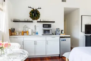 Luxe Studio/King Bed/Beach Close - Image 5