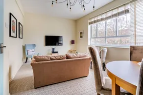 Interior Design Two Bedroom Duplex Near London Harry Potter - Image 4