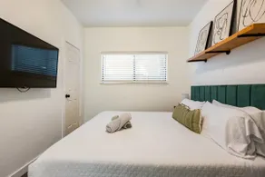 Mid-Century Austin Escape! - Image 2