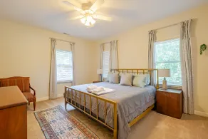 Lovely downtown 3BR/2.5BA house - Image 3