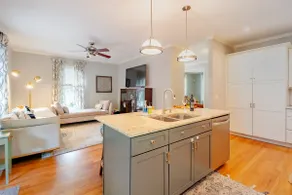 Lovely downtown 3BR/2.5BA house - Image 5
