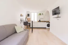 Modern studio close to the center - Image 3