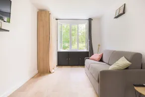 Modern studio close to the center - Image 2