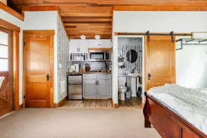 Witch Hazel Cottage with Jacuzzi tub & fireplace - Image 4