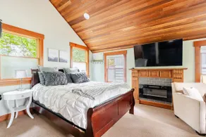 Witch Hazel Cottage with Jacuzzi tub & fireplace - Image 3