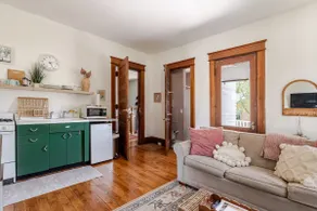 Elegant Historic Suite — Balcony & Fireplace - Image 2
