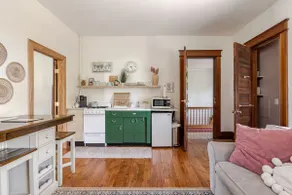 Elegant Historic Suite — Balcony & Fireplace - Image 4