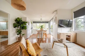 Alexander Apartment Cooks Hill - Image 2