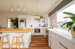 Alexander Apartment Cooks Hill - Image 4