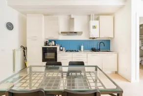 Opera Studio - large studio apartment with parking space - Image 5