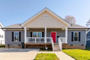 Luxe 3BR 2 BA | Historic District | Mins to CLT - Image 2