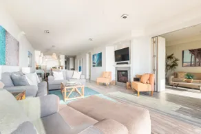 Stunning Seahorse Villa Beachfront Luxury with AC - Image 3