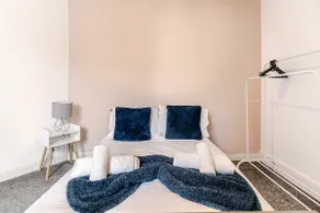 Modern Spacious 2 Bedroom Apt - Image 3