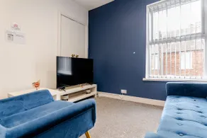 Modern Spacious 2 Bedroom Apt - Image 4
