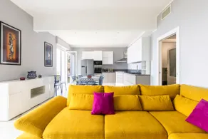 New place to stay with sea view and garden - Image 2