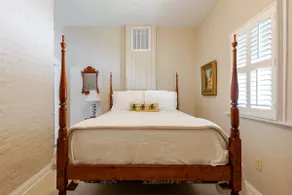 The Davis House-Unit 1 - Image 4