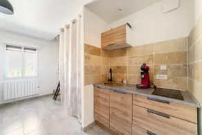 Quiet accommodation with wifi, air conditioning, and equipped for babies - Image 5