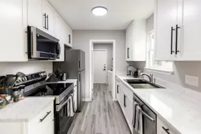 NEW! Renovated 2b2b near Best Austin BBQ - Image 5