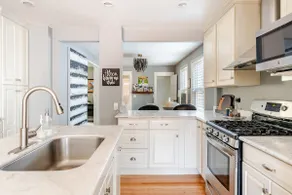 Classic Queen Anne home - Image 5