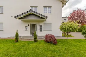 Luxurious, near Cologne, with free parking - Image 4
