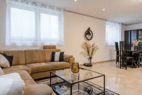 Luxurious, near Cologne, with free parking - Image 3
