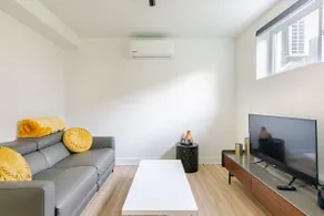 Modern apartment 5 min from REM – Montreal 30 min - Image 5