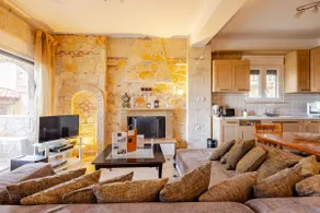Maisonette with Sea View & Pool - Image 2