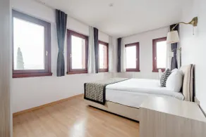 Bosphorus Sea View {1000Mbps} 32” TV - Image 2