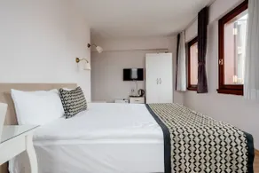 Bosphorus Sea View {1000Mbps} 32” TV - Image 5