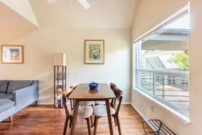 Elegant riverside condo minutes from downtown - Image 5