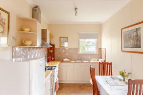 Cosy miner’s cottage in historic Korumburra - Image 5