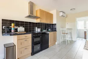 Beautiful peaceful annexe with aircon and parking - Image 3