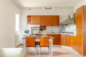 Elegant apartment and free car parking - Quite area - Image 2