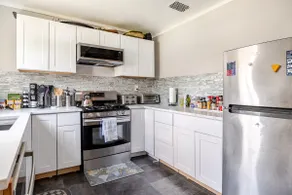 Cozy 3 bedroom home w/ 5 beds & 4 TVs - Image 3