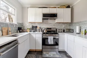 Cozy 3 bedroom home w/ 5 beds & 4 TVs - Image 4