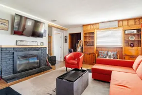 Cozy 3 bedroom home w/ 5 beds & 4 TVs - Image 2