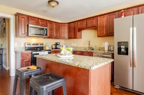 Modern 4-bedroom house, TV in bedroom,big fence yard, Pet stay free,Lighted yard - Image 3