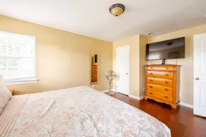 Modern 4-bedroom house, TV in bedroom,big fence yard, Pet stay free,Lighted yard - Image 2