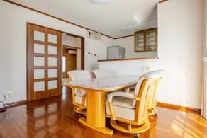 Spacious relaxing space/Free parking for 2 vehicles/Free WiFi - Image 2