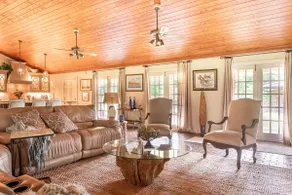 Southern Charm Guest House & Garden Escape - Image 2