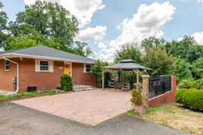 7BR Group Hub: Mins to National Harbor & DC - Image 2