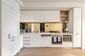 Lygon street Living - Image 3
