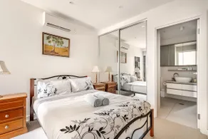 Lygon street Living - Image 4