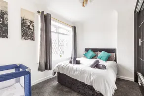 Memory Lane - beautifully renovated house close to motorway networks - Image 2