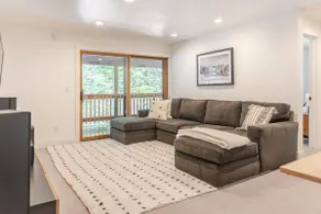 Forest view modern luxury cabin - Image 2