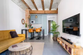 New and central designer apartment - Image 3